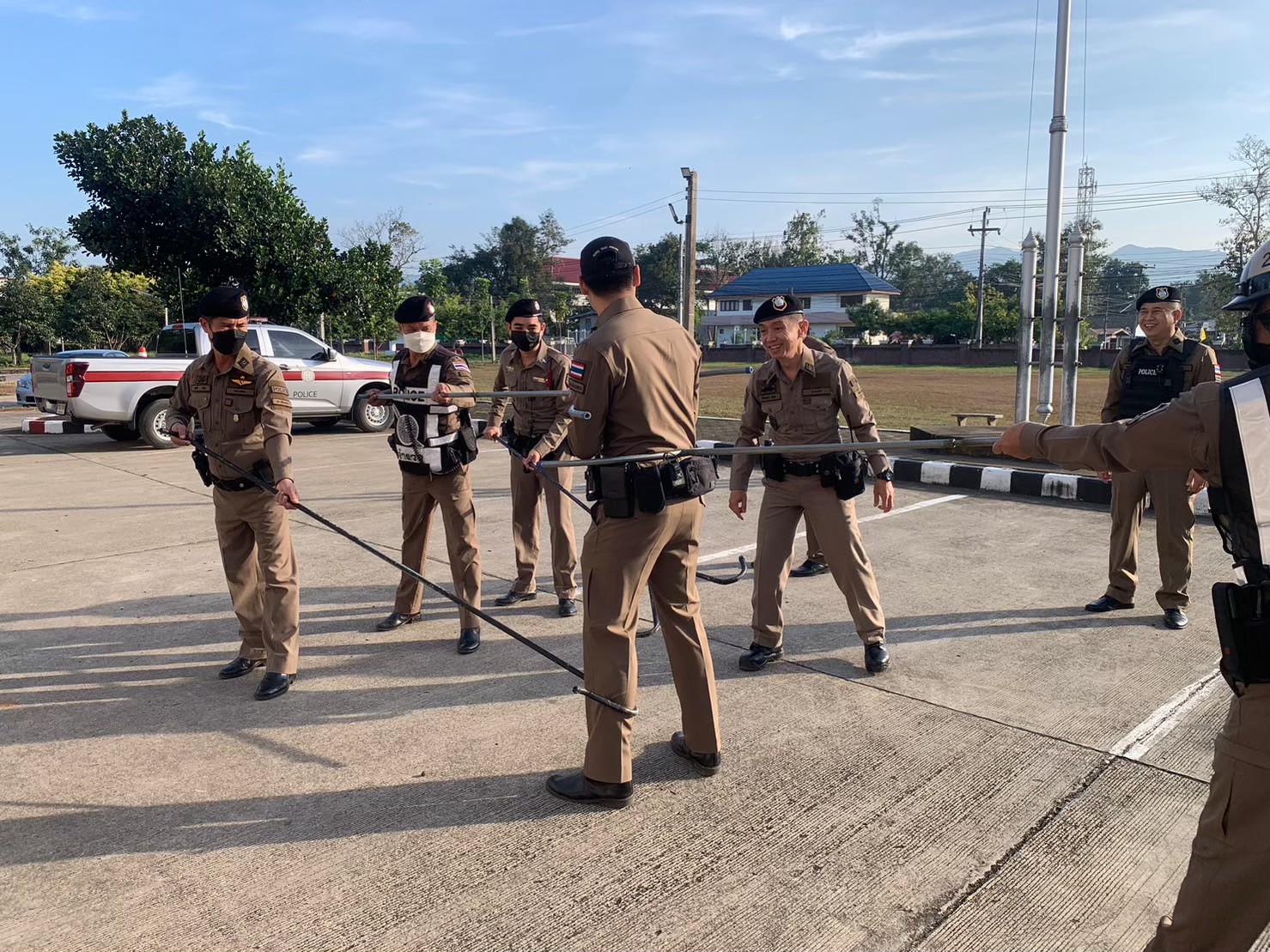 ปล่อยแถวเช้า (1) ปล่อยแถวเช้า (1)