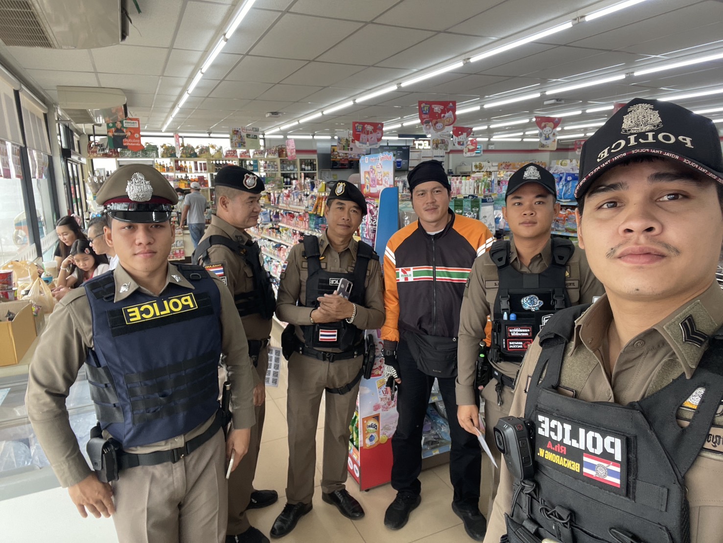 S__64413731_0 S__64413731_0